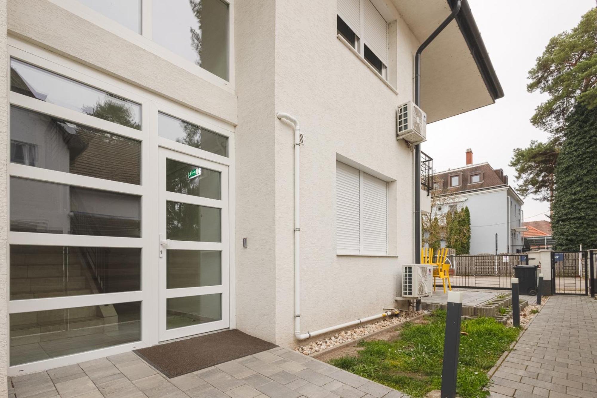 Vitorlas Wellness Apartman Siofok By Bltn Exteriör bild
